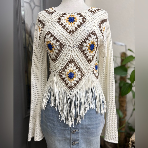 Wild Moss Sweaters - Wild Moss Cream Crochet Granny Square Flared Long Sleeve Fringe Top. | Size XL